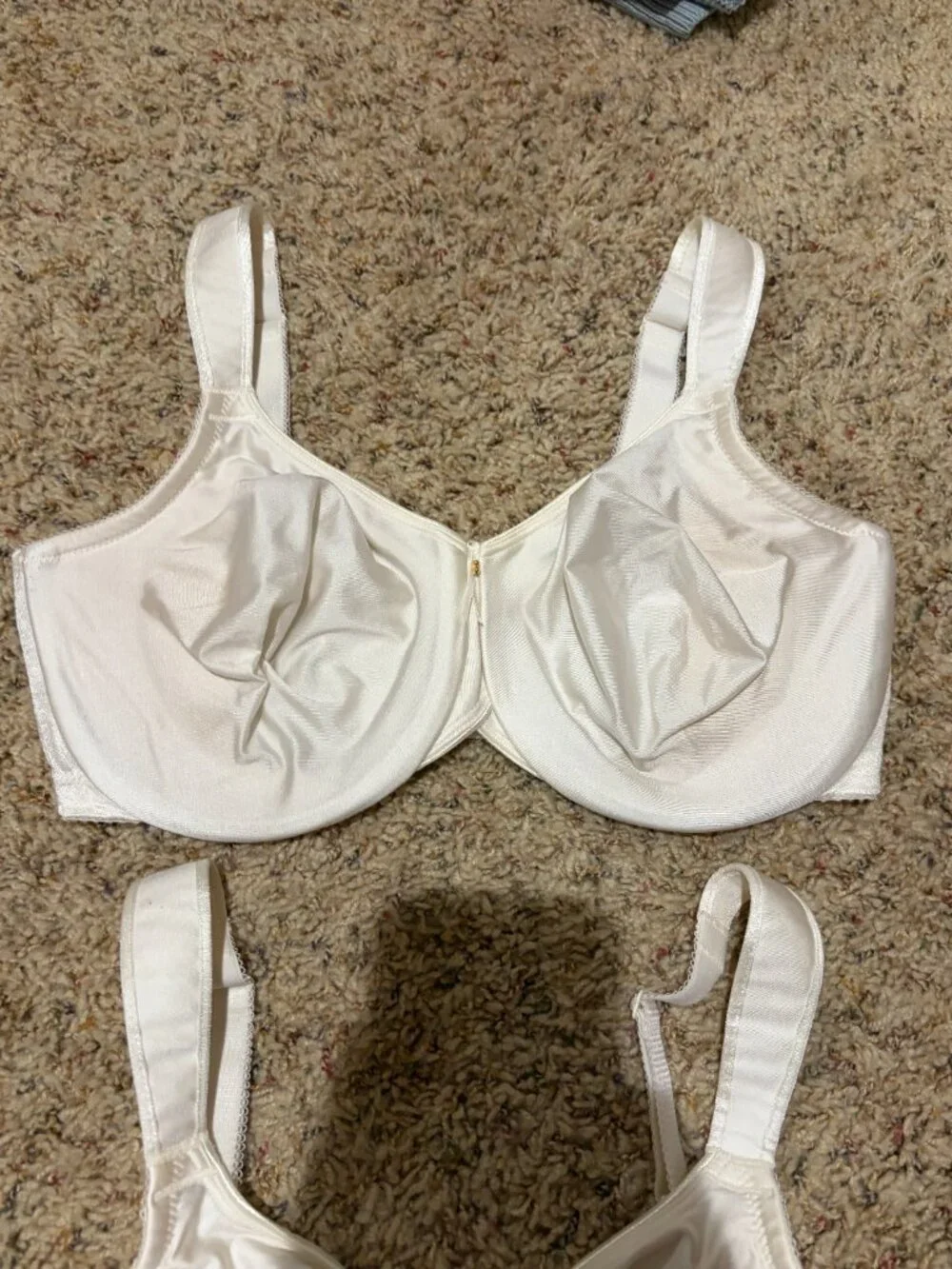 Wacoal 85185 Bodysuede Underwire Bra Cream Lot of 2